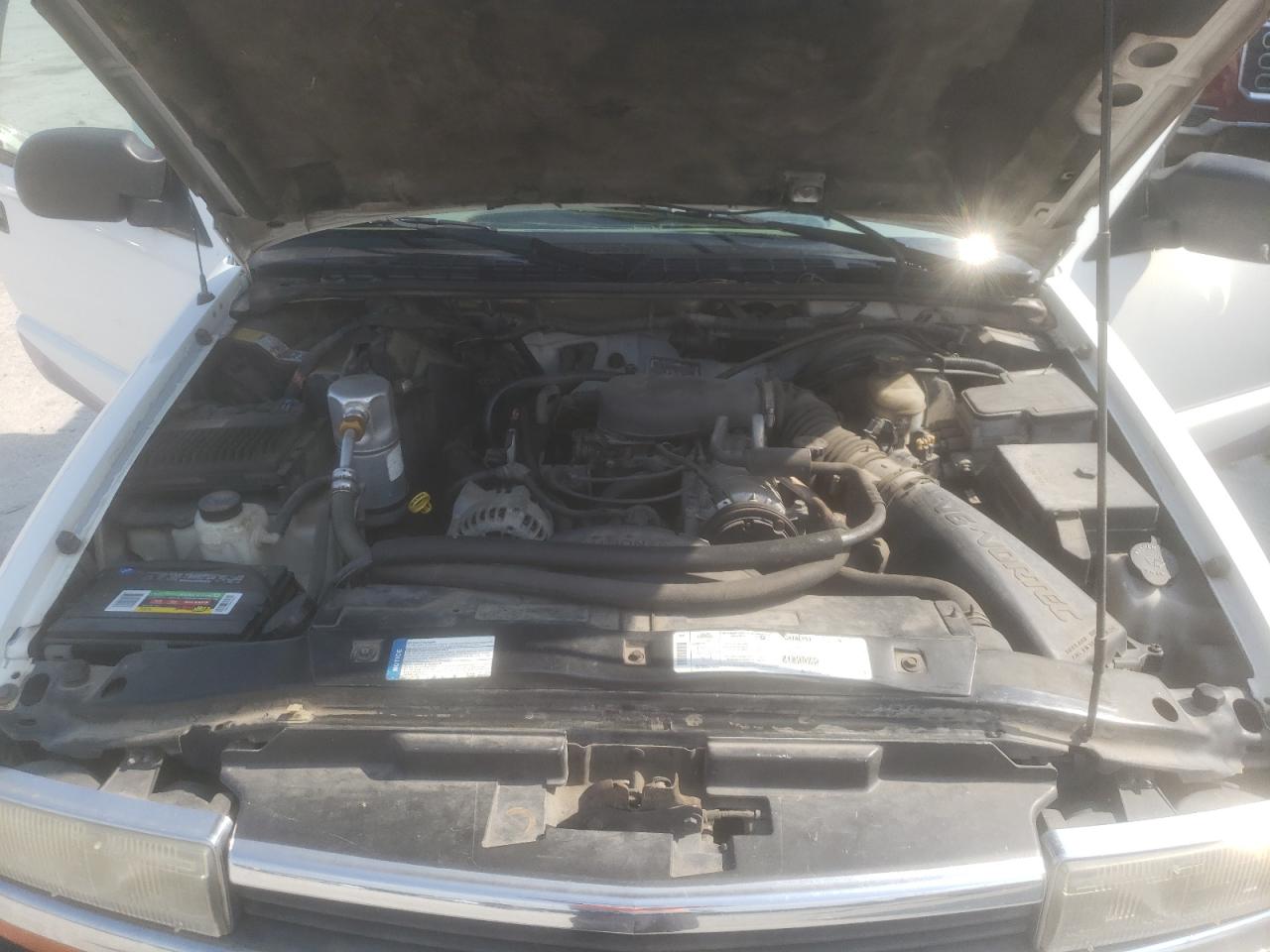 Photo 7 from auction – 1999 CHEVROLET BLAZER with VIN 1GNDT13W3XK235657
