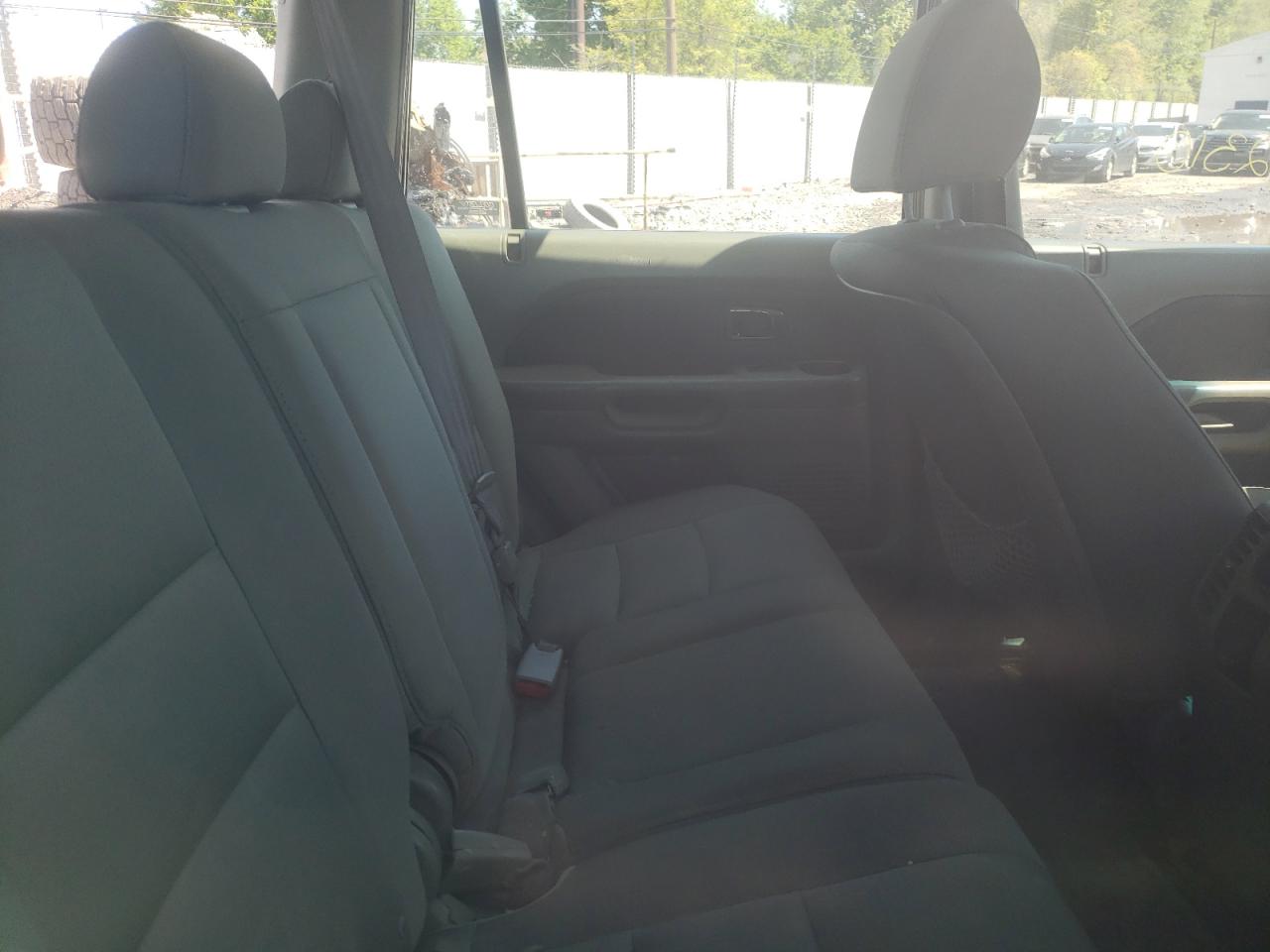 Photo 6 from auction – 2006 HONDA PILOT LX with VIN 5FNYF18196B025199