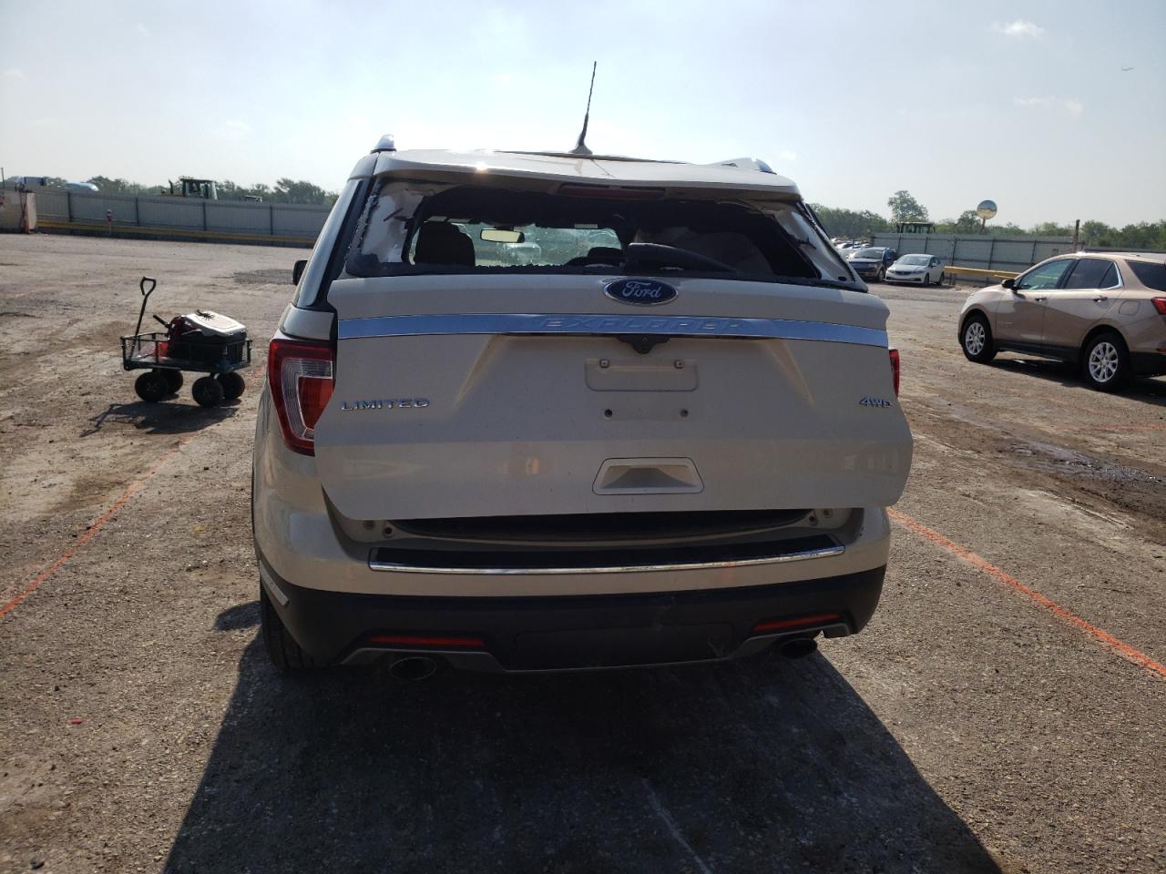 Photo 9 from auction – 2018 FORD EXPLORER L with VIN 1FM5K8F87JGC41344