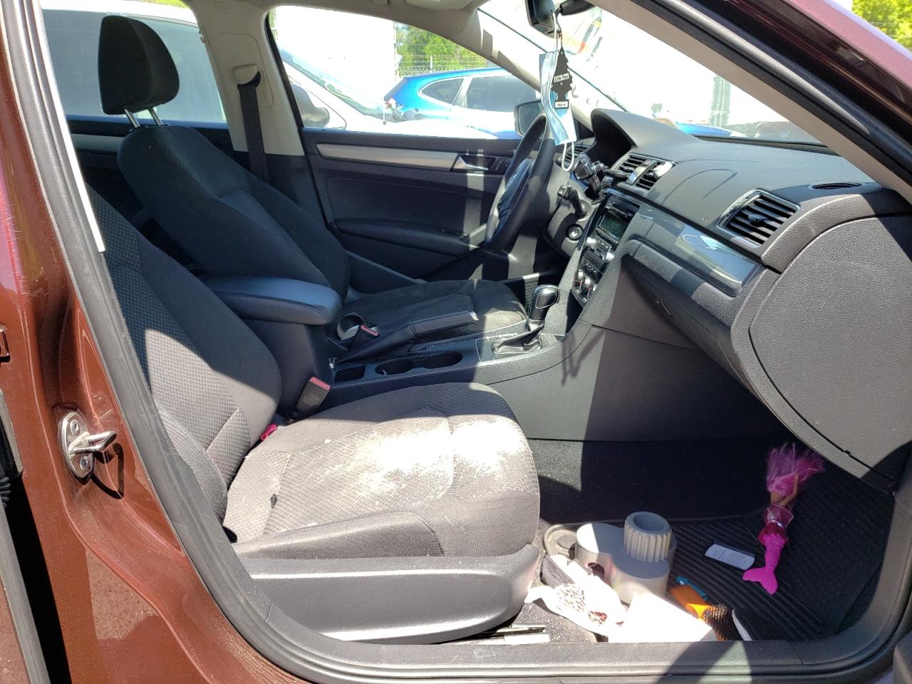 Photo 5 from auction – 2013 VOLKSWAGEN PASSAT S with VIN 1VWAP7A3XDC104529