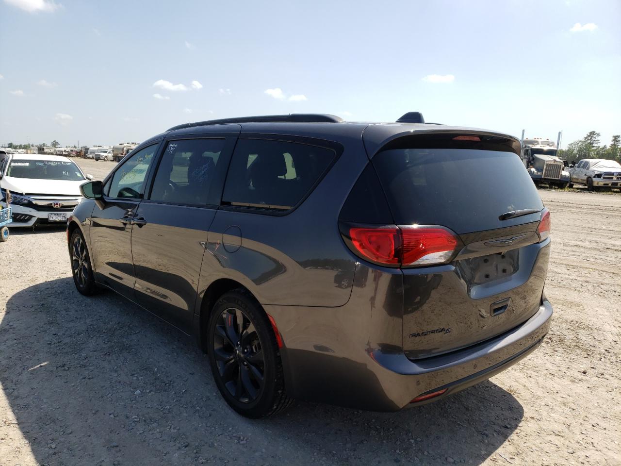 Foto 3 de la subasta – 2018 CHRYSLER PACIFICA T con VIN 2C4RC1EGXJR193341