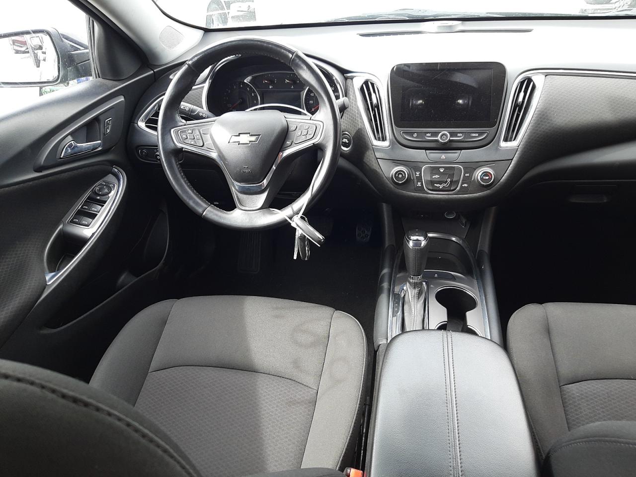 Photo 9 from auction – 2018 CHEVROLET MALIBU LT with VIN 1G1ZD5STXJF131122
