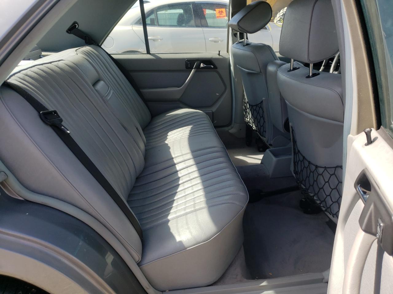 Photo 6 from auction – 1988 MERCEDES-BENZ 300 E with VIN WDBEA30D2JA730848