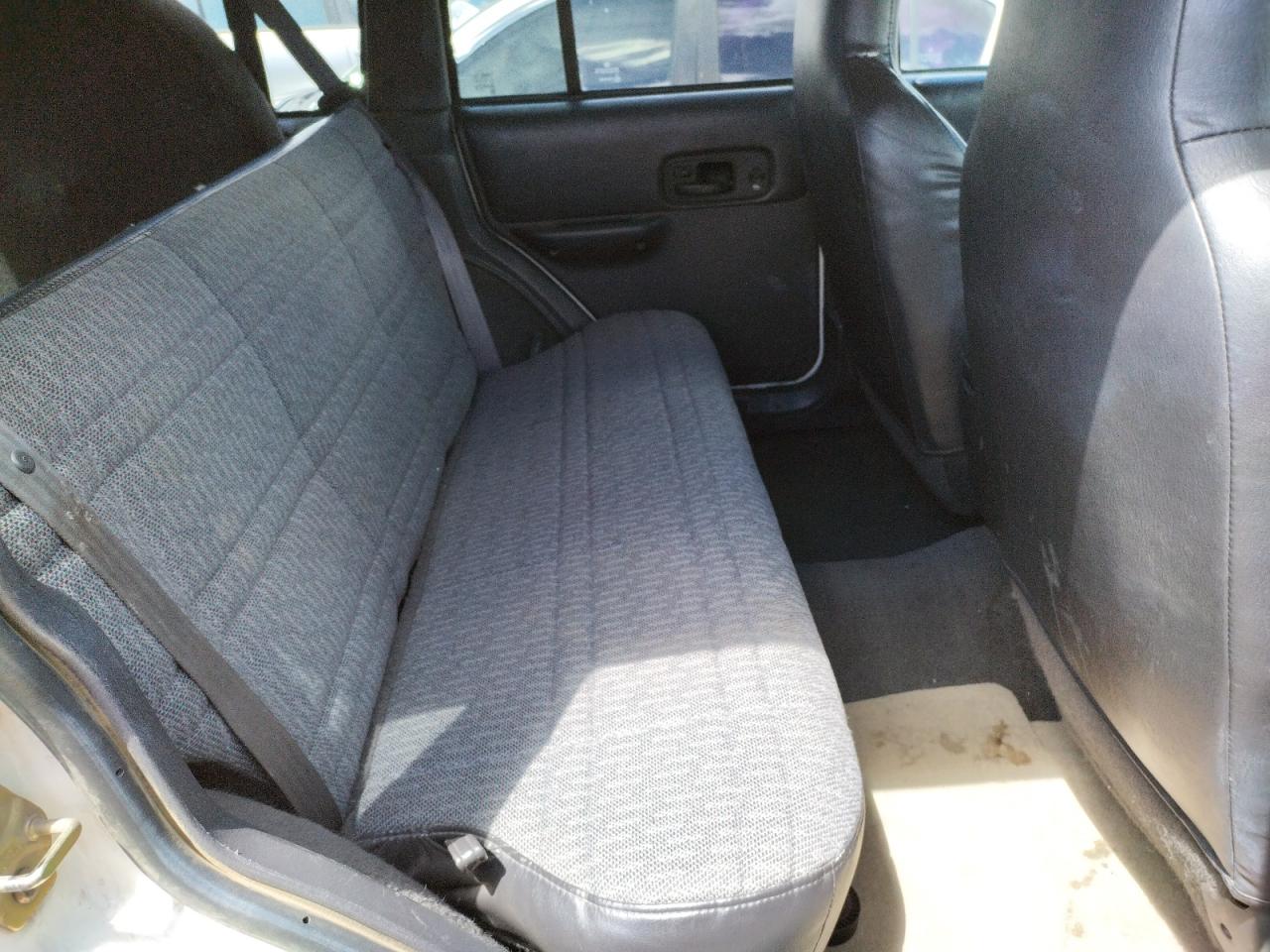 Photo 6 from auction – 2000 JEEP CHEROKEE S with VIN 1J4FF48S1YL212741