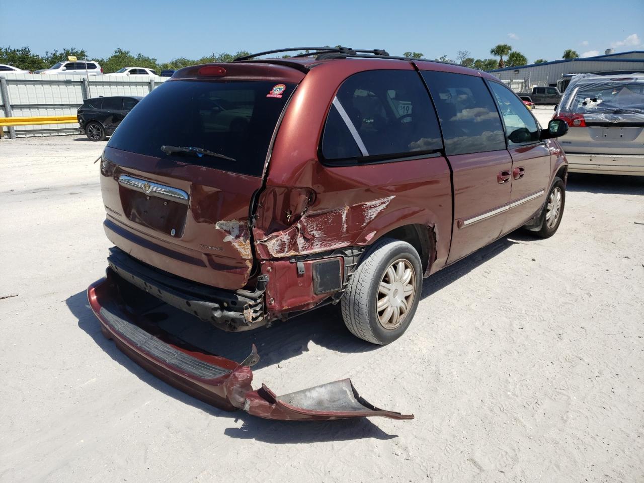 Photo 4 from auction – 2007 CHRYSLER TOWN & COU with VIN 2A4GP54L67R214268