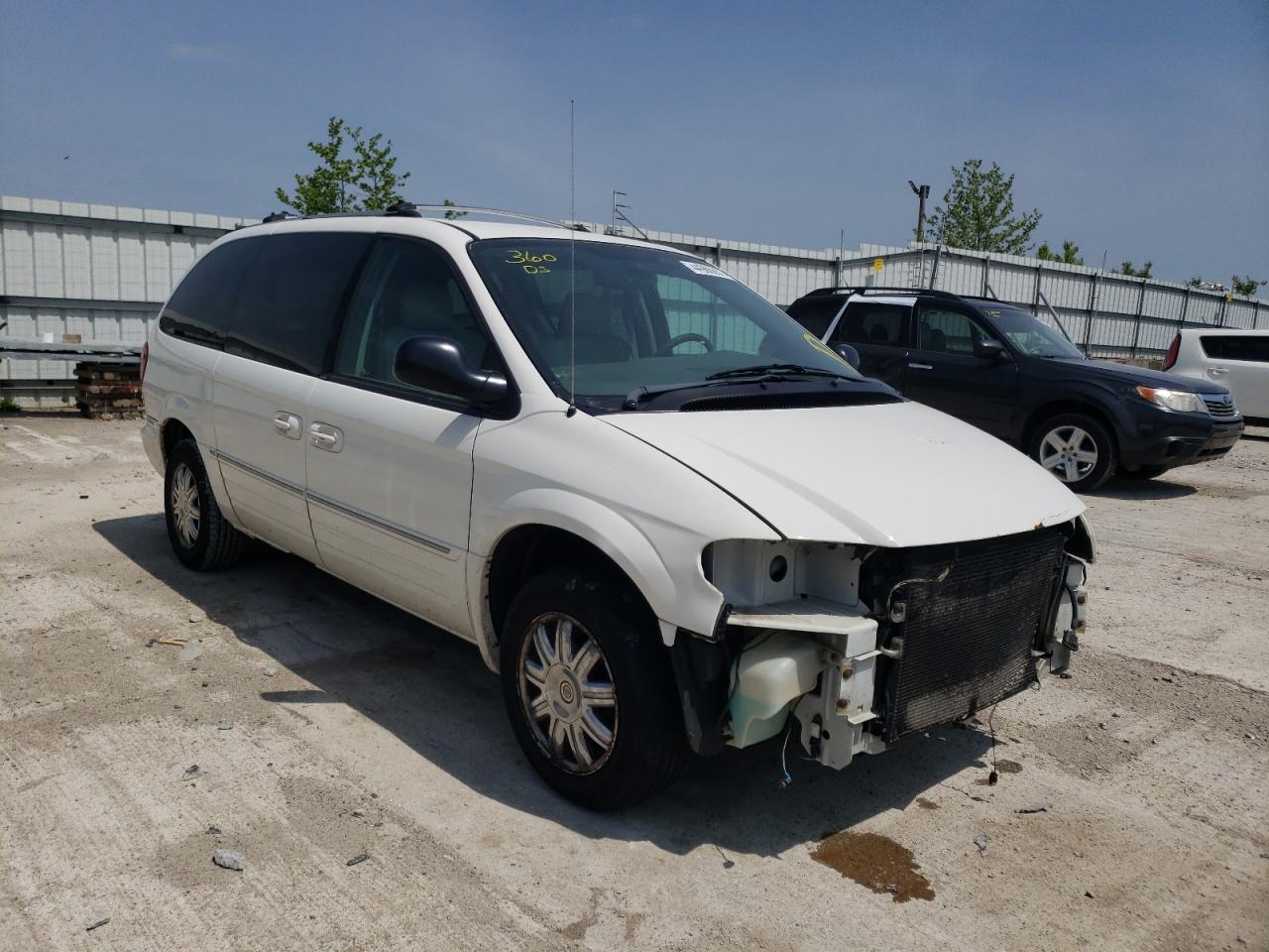 CHRYSLER TOWN & COU 2005 with VIN 2C8GP64L35R453722 - Photo from auction