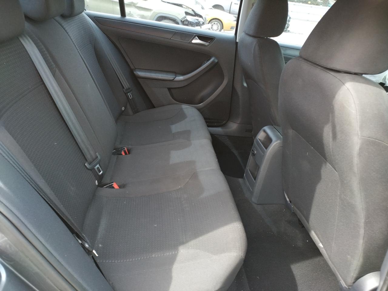 Photo 6 from auction – 2015 VOLKSWAGEN JETTA BASE with VIN 3VW2K7AJ6FM334247