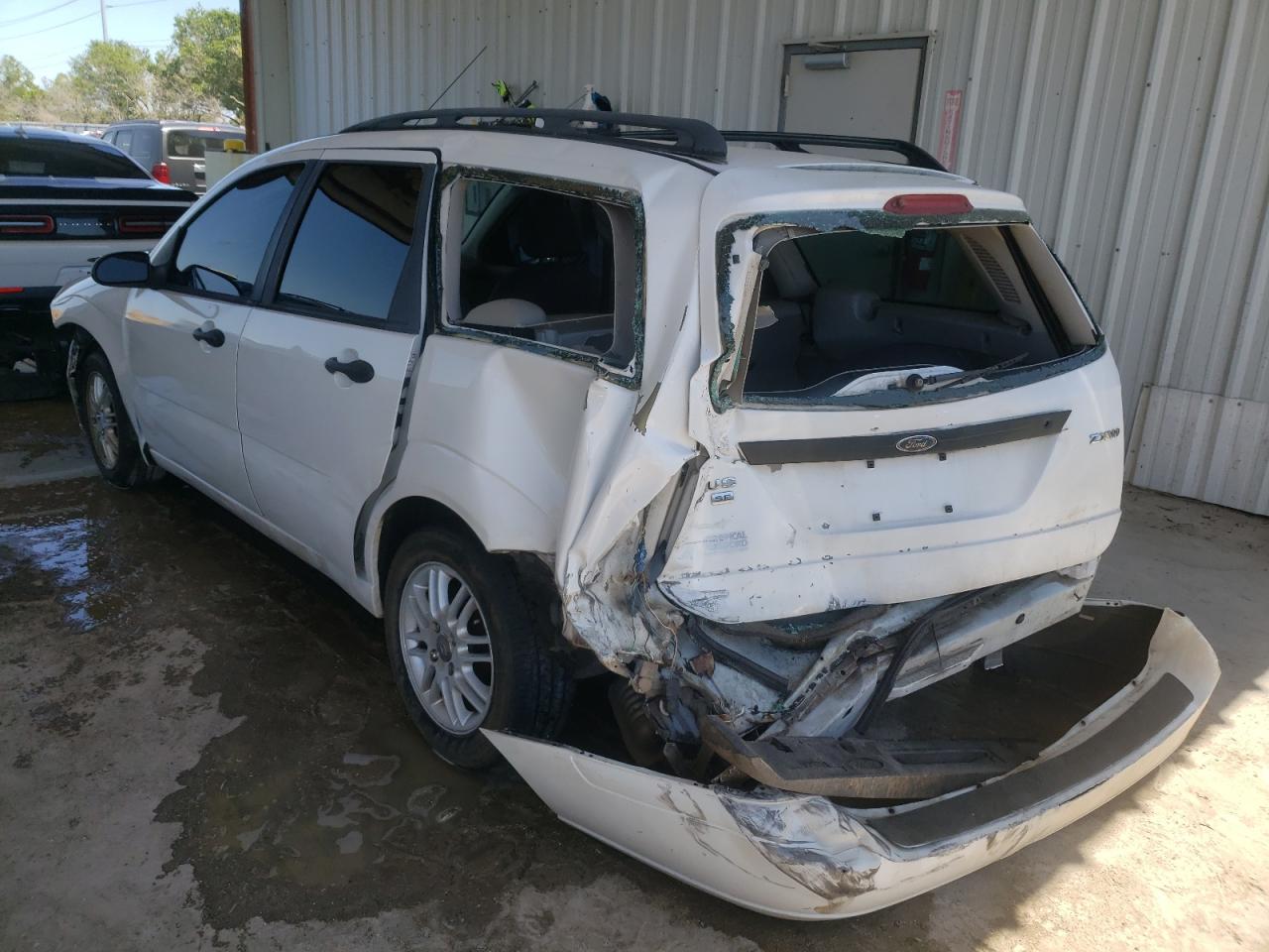 Photo 3 from auction – 2005 FORD FOCUS ZXW with VIN 1FAFP36N55W149010