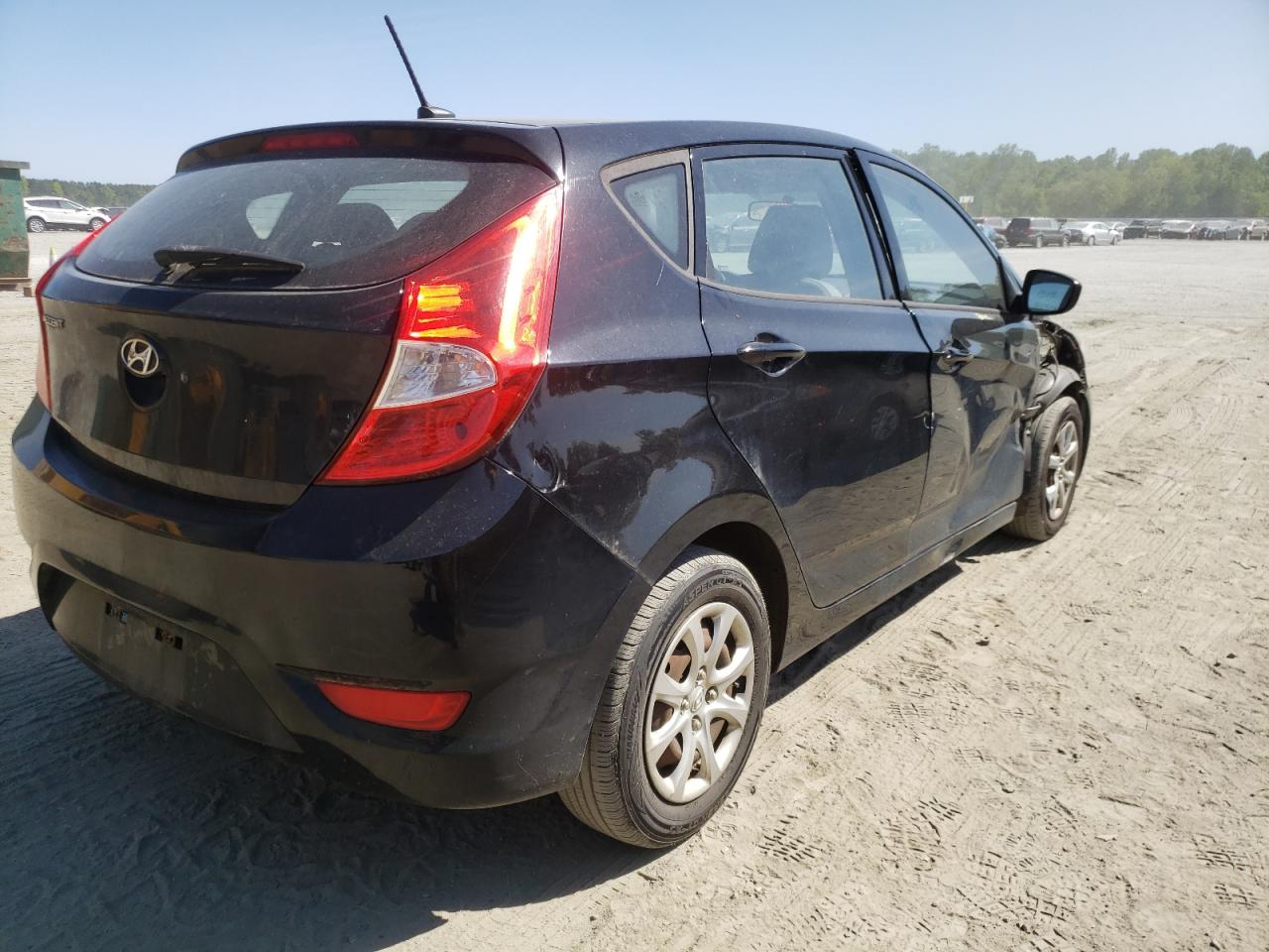 Photo 4 from auction – 2013 HYUNDAI ACCENT GLS with VIN KMHCT5AE0DU125585