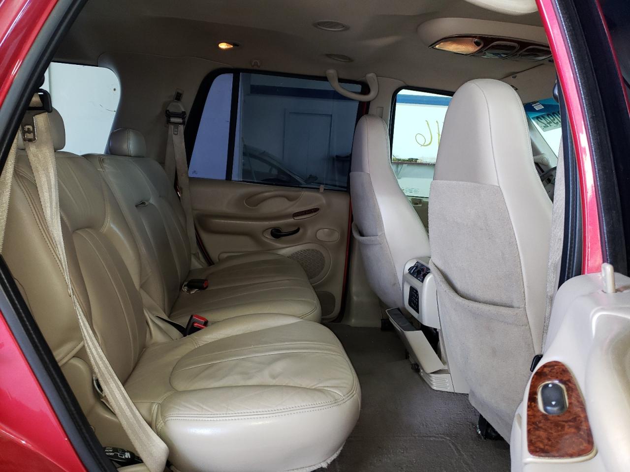 Photo 6 from auction – 2000 FORD EXPEDITION with VIN 1FMPU18L5YLA96205