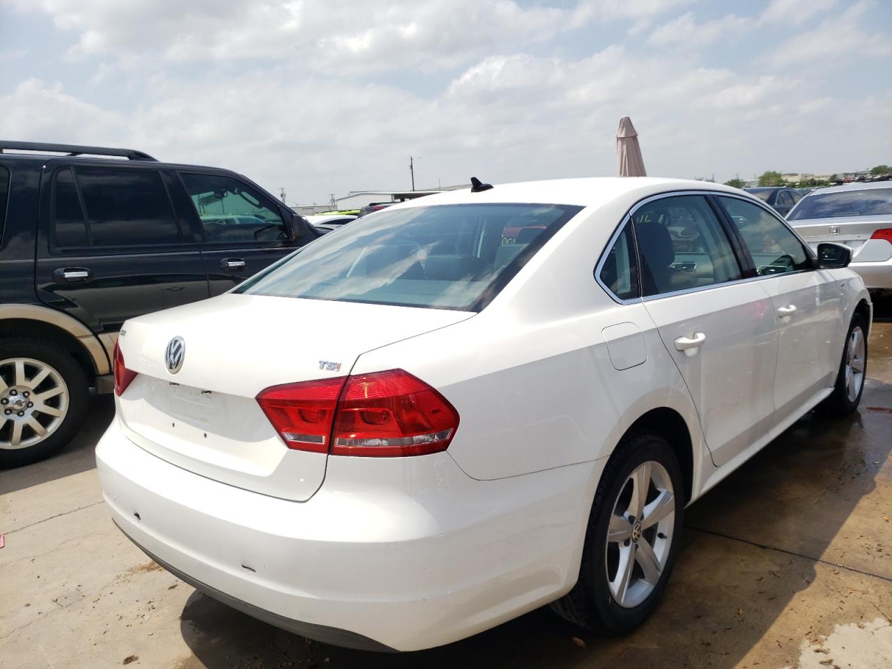 Photo 4 from auction – 2014 VOLKSWAGEN PASSAT S with VIN 1VWAS7A34EC055778