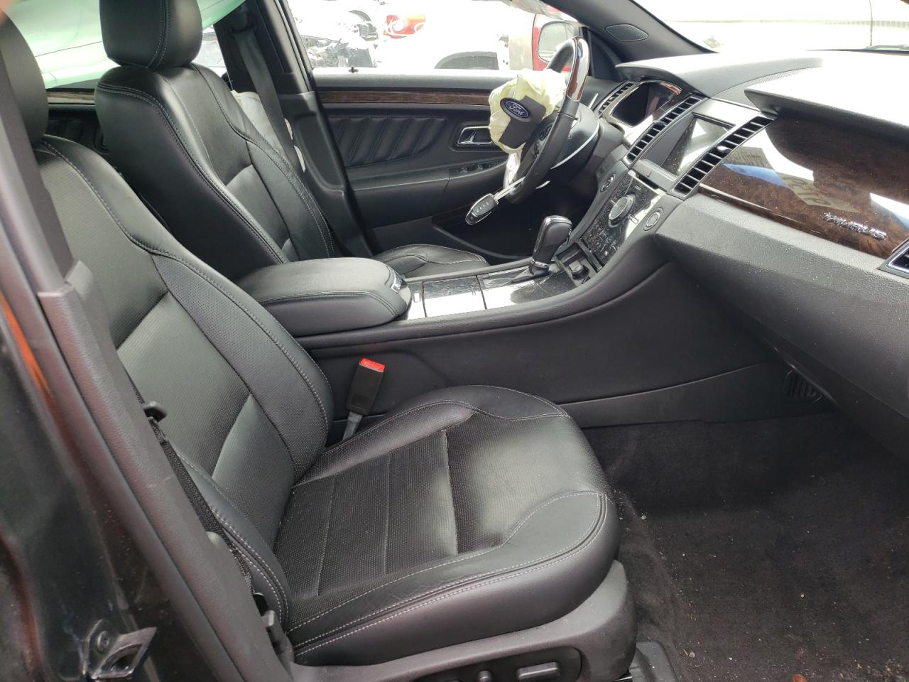 Photo 5 from auction – 2018 FORD TAURUS LIM with VIN 1FAHP2F87JG109397