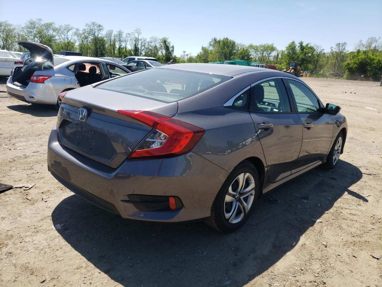 Photo 4 from auction – 2018 HONDA CIVIC LX with VIN 19XFC2F54JE030241