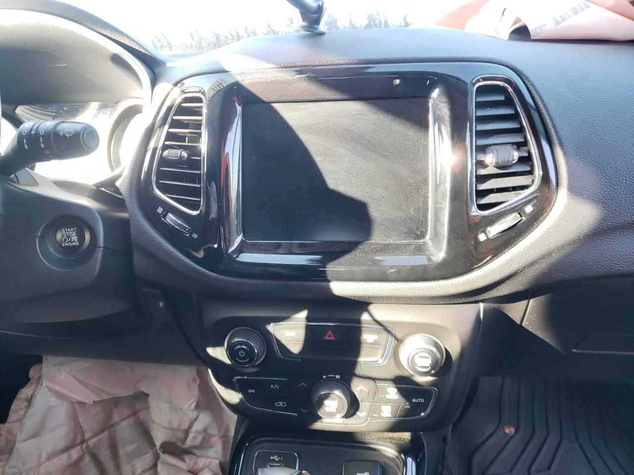 Photo 9 from auction – 2019 JEEP COMPASS LI with VIN 3C4NJCCB4KT777787