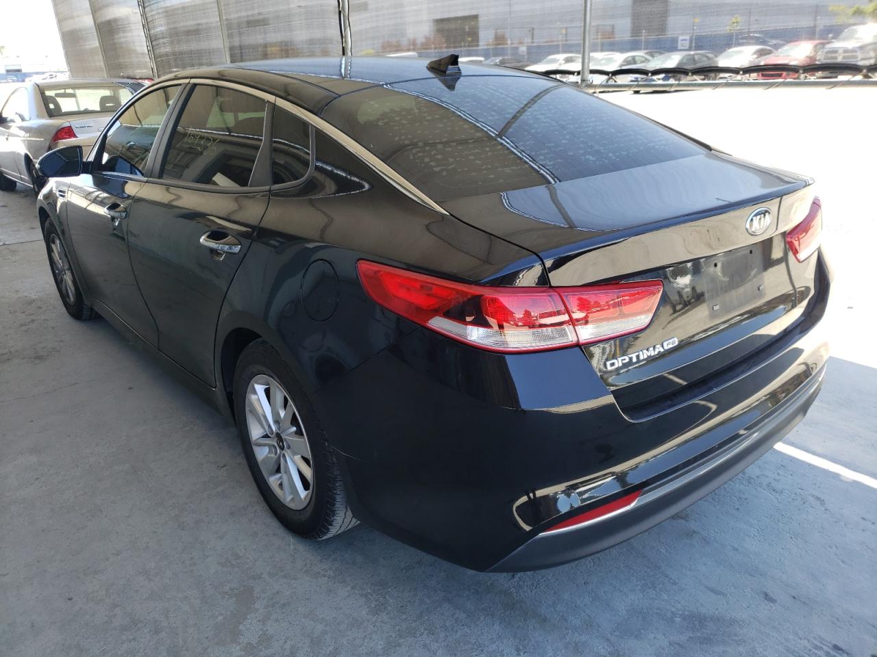 Photo 3 from auction – 2016 KIA OPTIMA LX with VIN 5XXGT4L35GG118301