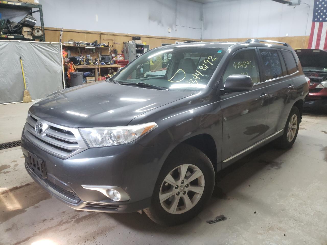 Photo 2 from auction – 2011 TOYOTA HIGHLANDER with VIN 5TDBK3EH3BS042701
