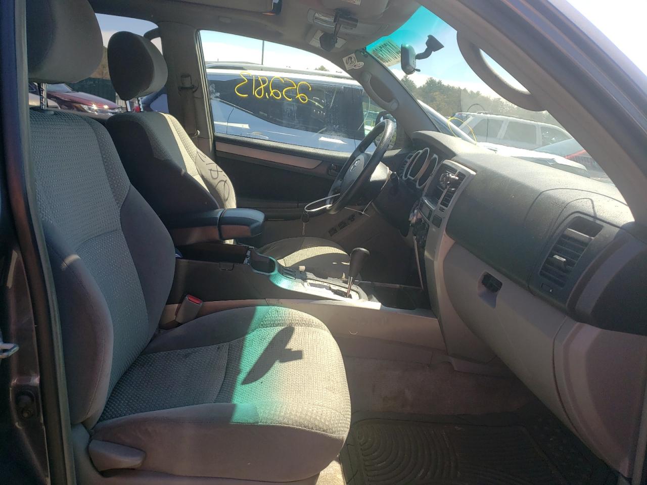 Photo 5 from auction – 2004 TOYOTA 4RUNNER SR with VIN JTEBU14R048025608