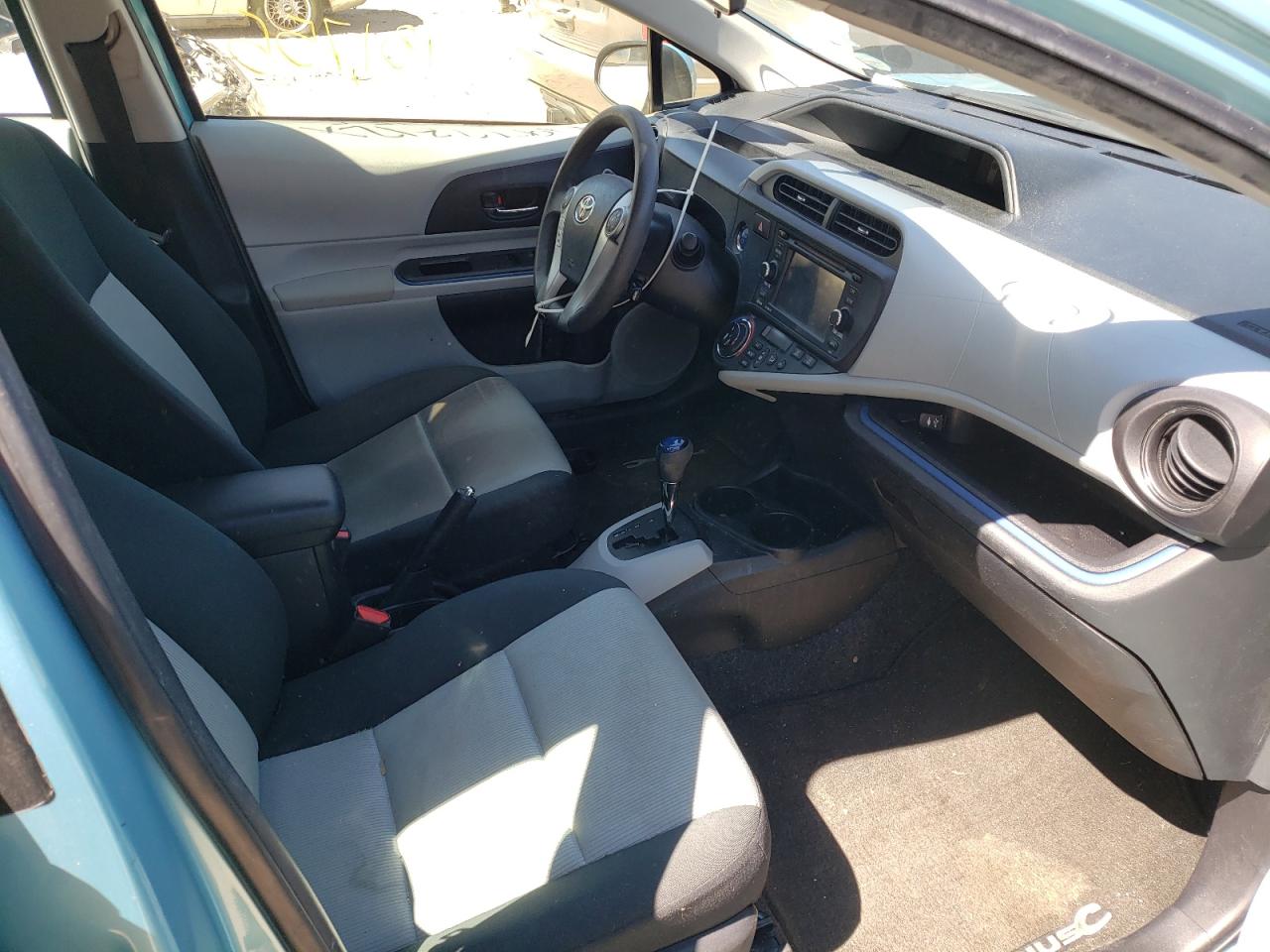 Photo 5 from auction – 2012 TOYOTA PRIUS C with VIN JTDKDTB32C1011778