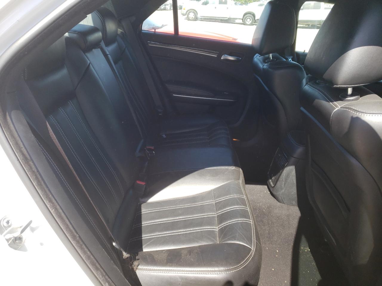 Photo 6 from auction – 2019 CHRYSLER 300 S with VIN 2C3CCABG3KH654420