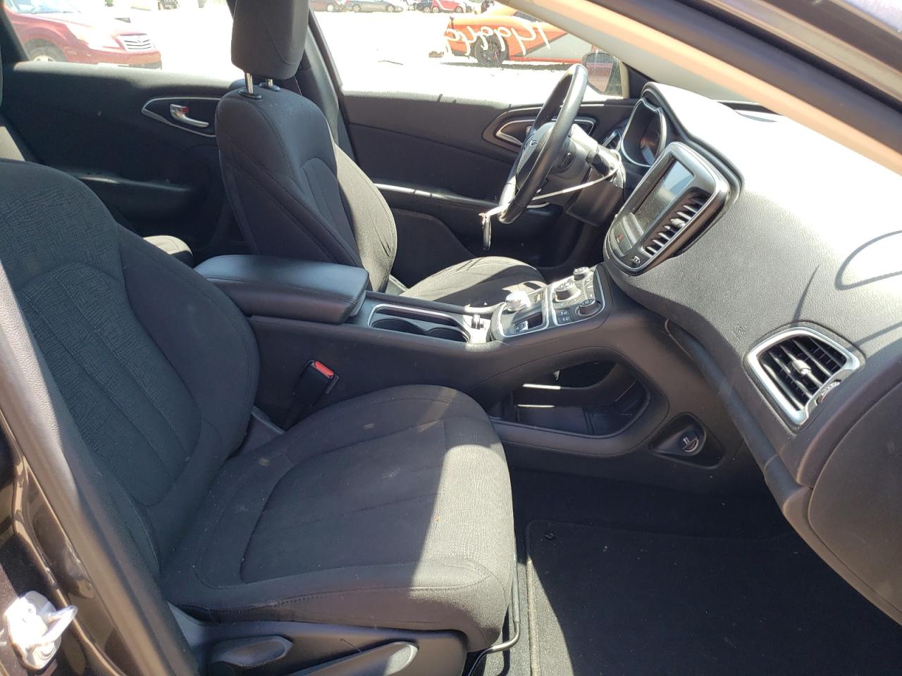 Photo 5 from auction – 2015 CHRYSLER 200 LIMITE with VIN 1C3CCCAB1FN673479