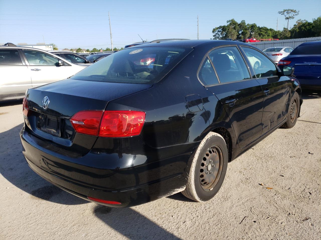 Photo 4 from auction – 2014 VOLKSWAGEN JETTA BASE with VIN 3VW2K7AJ5EM431941
