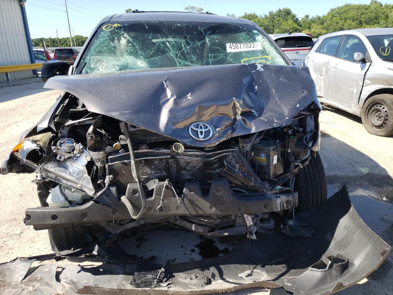 Photo 9 from auction – 2013 TOYOTA SIENNA LE with VIN 5TDKK3DC3DS316827