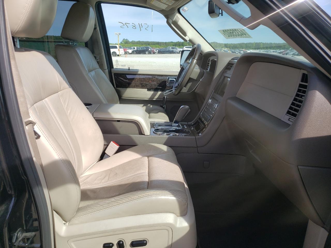 Photo 5 from auction – 2016 LINCOLN NAVIGATOR with VIN 5LMJJ3HT4GEL00275