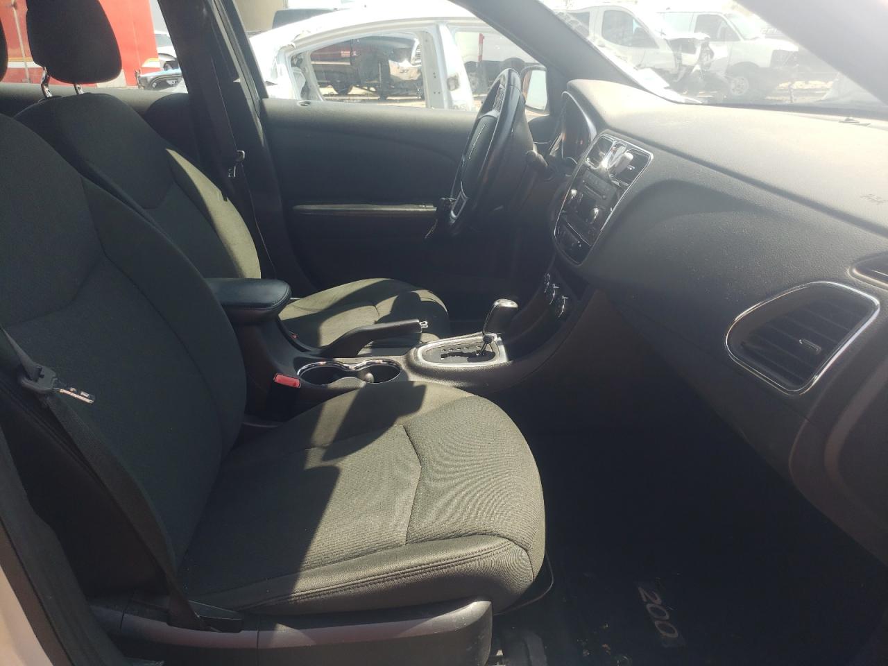 Photo 5 from auction – 2012 CHRYSLER 200 TOURIN with VIN 1C3CCBBB0CN124537