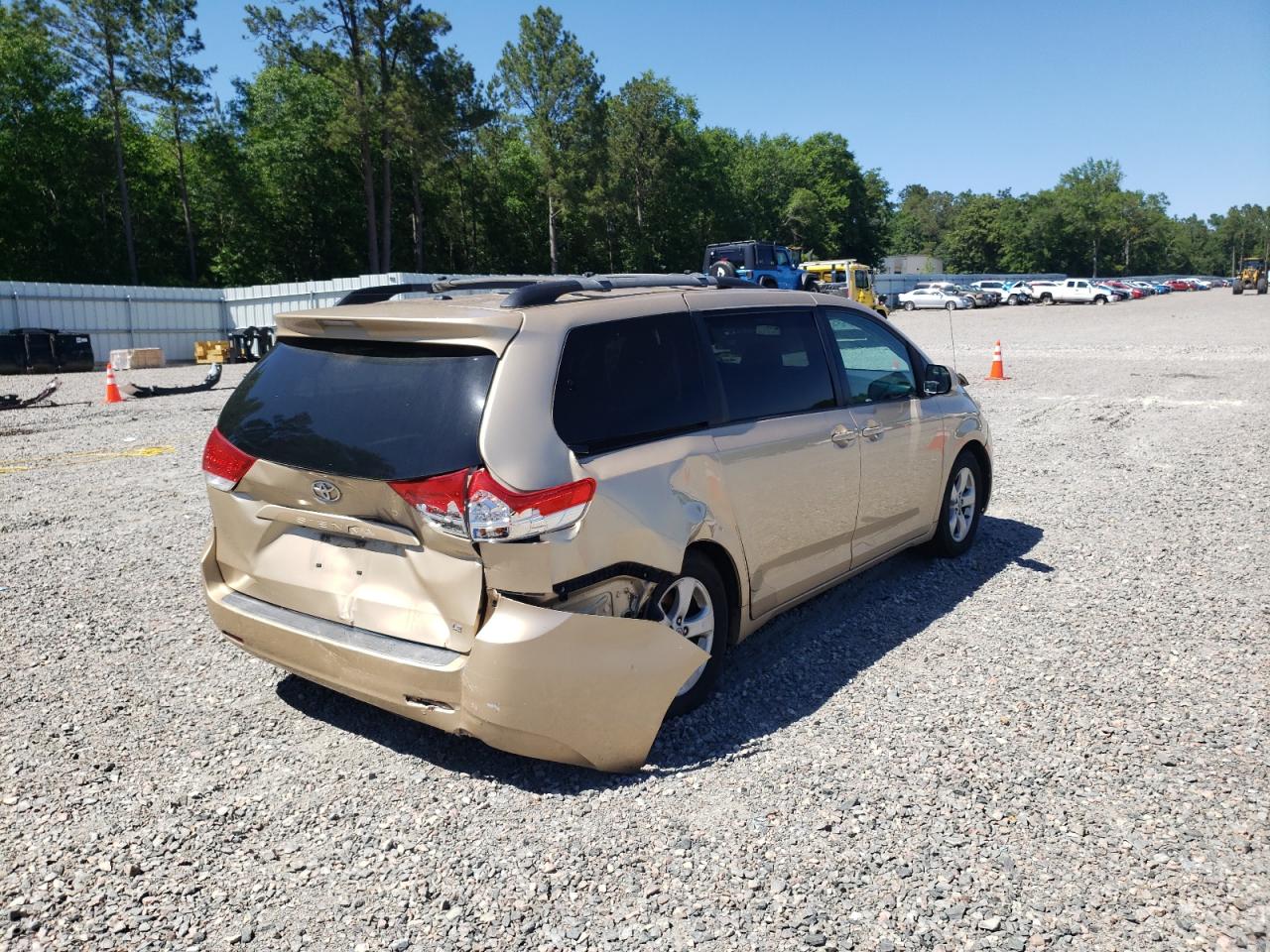 Photo 4 from auction – 2012 TOYOTA SIENNA LE with VIN 5TDKK3DC0CS236383