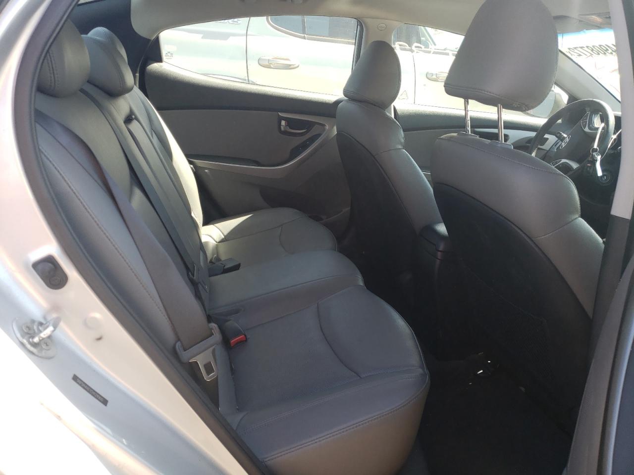 Photo 6 from auction – 2012 HYUNDAI ELANTRA GL with VIN 5NPDH4AE1CH128900