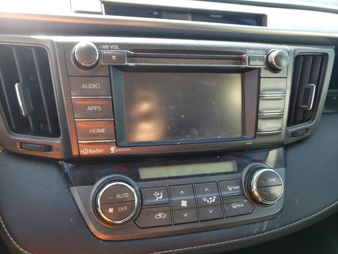 Photo 9 from auction – 2014 TOYOTA RAV4 XLE with VIN JTMRFREV9ED090442