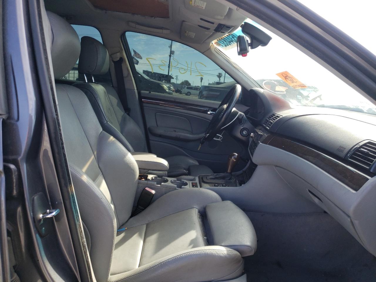 Photo 5 from auction – 2003 BMW 325 I with VIN WBAET37473NJ25153