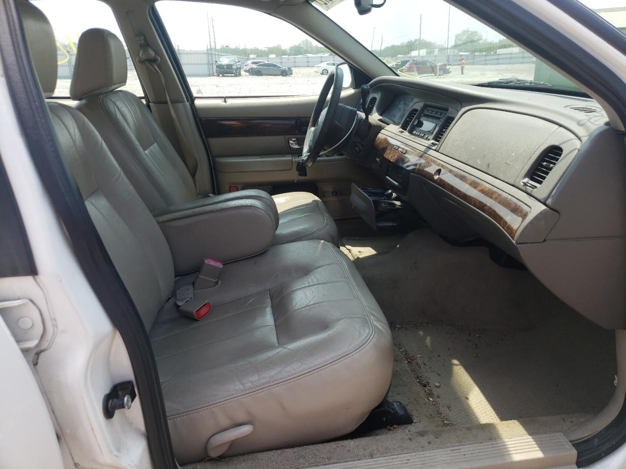 Photo 5 from auction – 2010 MERCURY GRAND MARQ with VIN 2MEBM7FV3AX634381