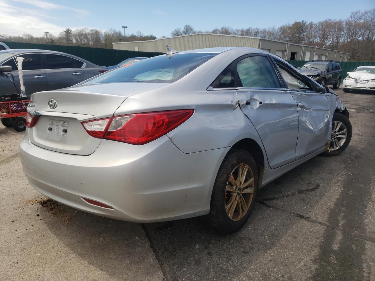 Photo 4 from auction – 2011 HYUNDAI SONATA GLS with VIN 5NPEB4AC3BH099015