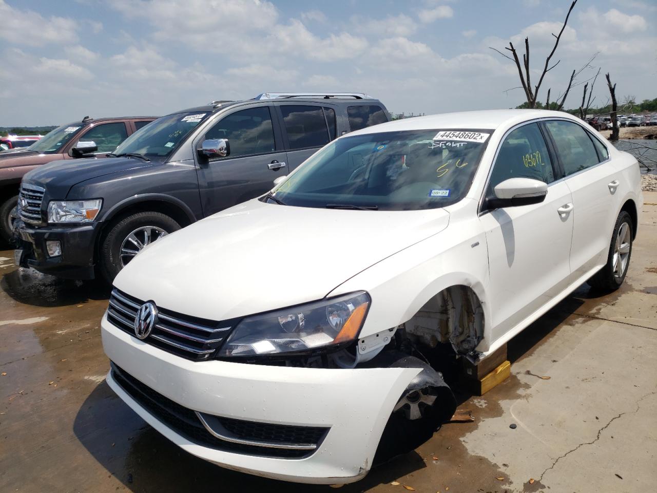 Photo 2 from auction – 2014 VOLKSWAGEN PASSAT S with VIN 1VWAS7A34EC055778