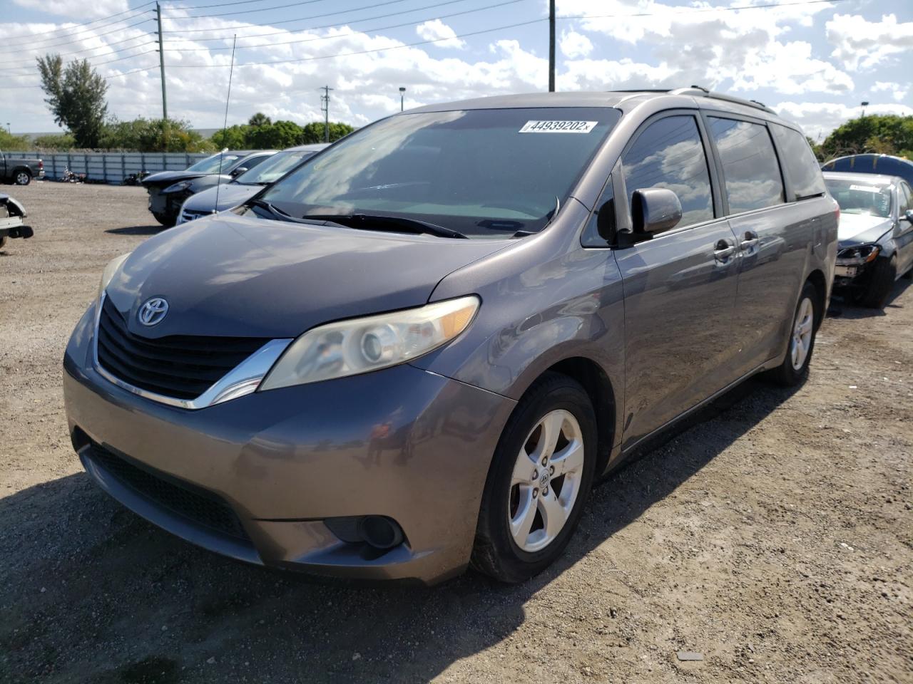 Photo 2 from auction – 2012 TOYOTA SIENNA LE with VIN 5TDKK3DC9CS177334