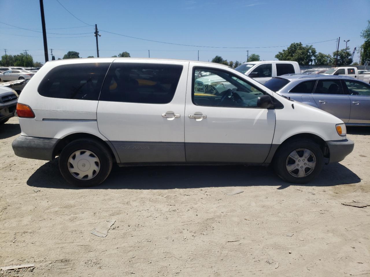 Photo 9 from auction – 2000 TOYOTA SIENNA CE with VIN 4T3ZF19C1YU214124