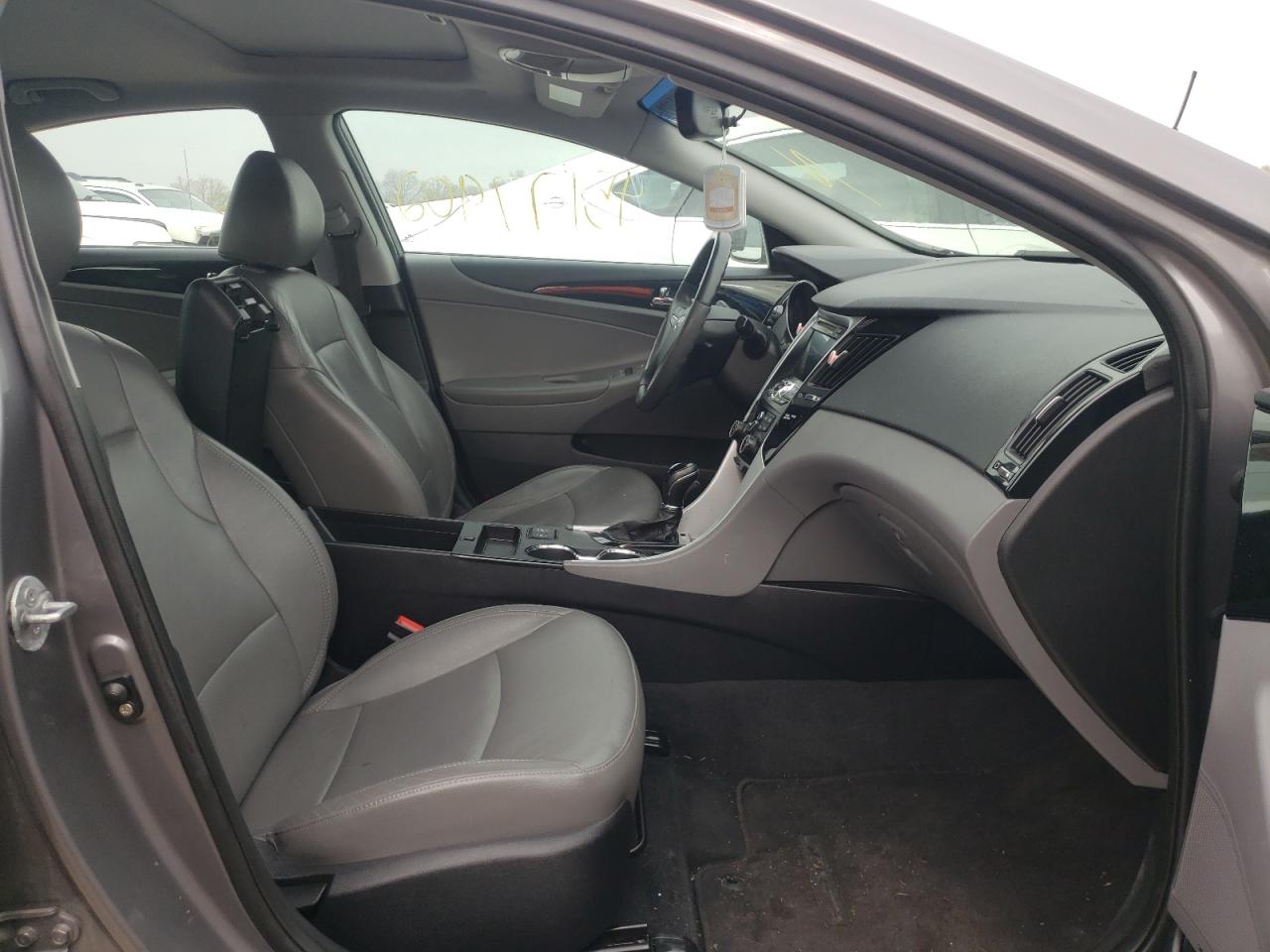 Photo 5 from auction – 2011 HYUNDAI SONATA SE with VIN 5NPEC4AC9BH140308