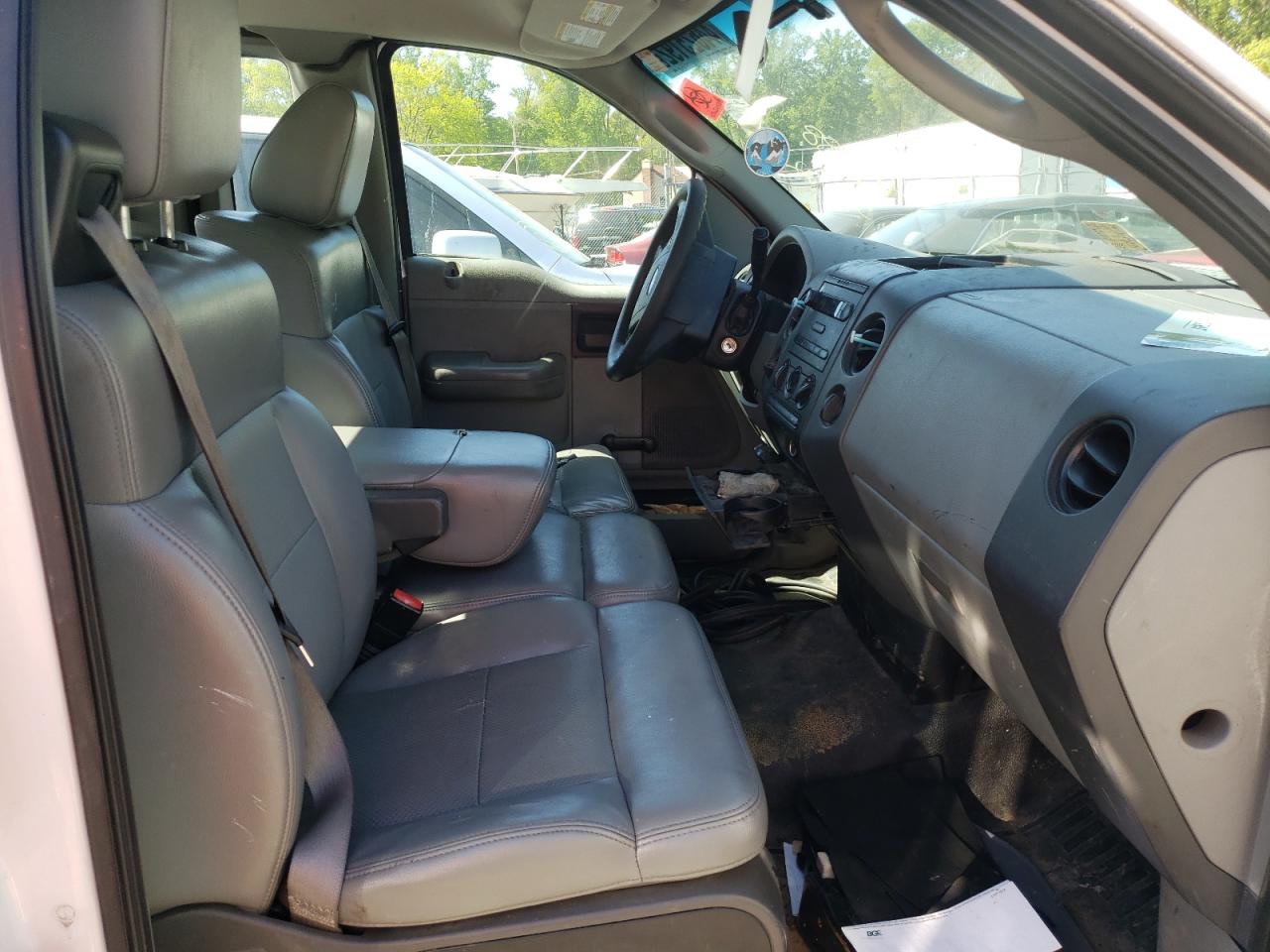 Photo 5 from auction – 2005 FORD F150 with VIN 1FTRF12W65NB08808