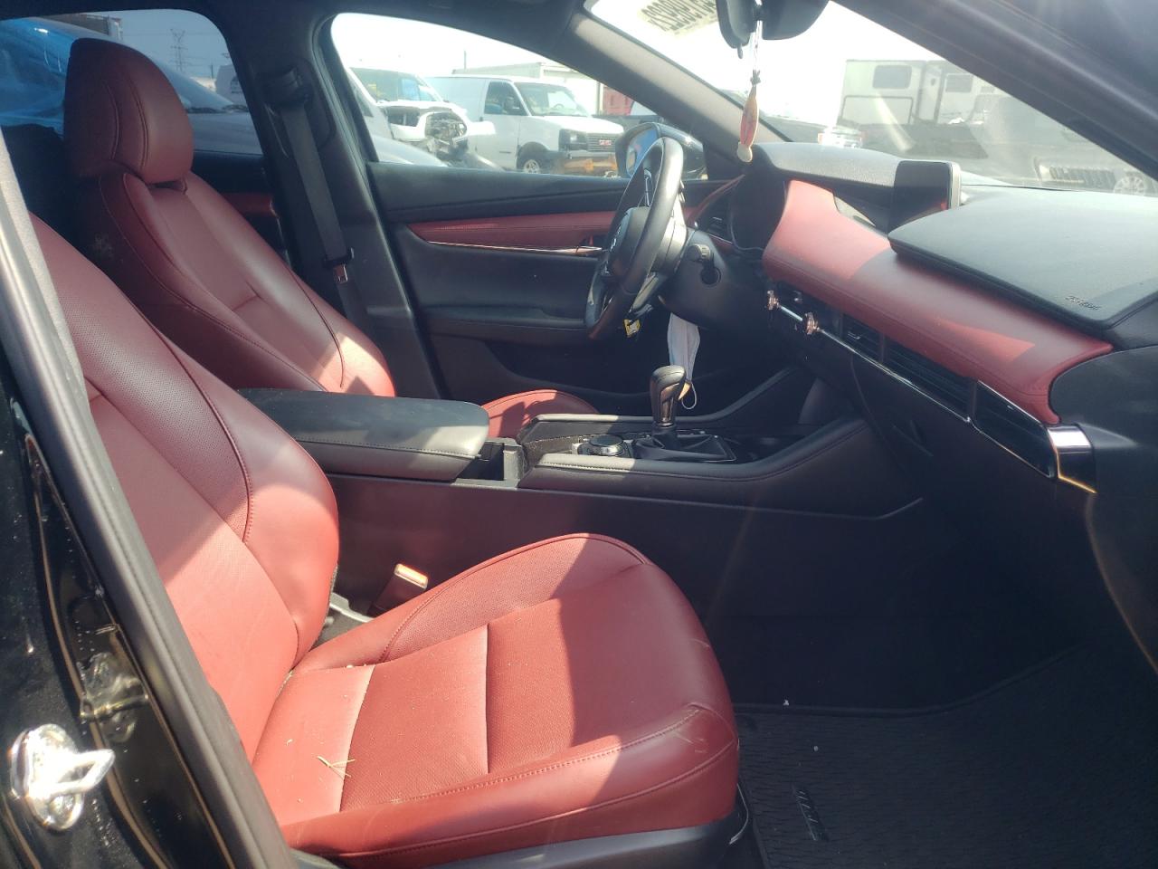 Photo 5 from auction – 2020 MAZDA 3 PREMIUM with VIN JM1BPBNM0L1160082