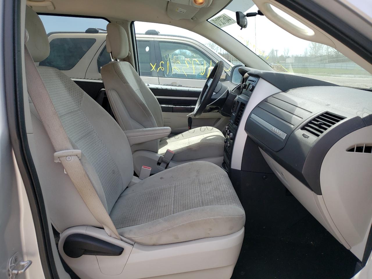 Photo 5 from auction – 2010 DODGE GRAND CARA with VIN 2D4RN4DE4AR394313