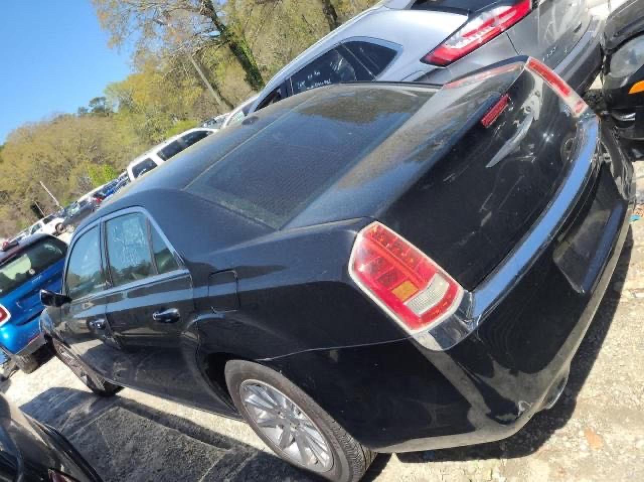 Photo 3 from auction – 2012 CHRYSLER 300 LIMITE with VIN 2C3CCACG2CH167936