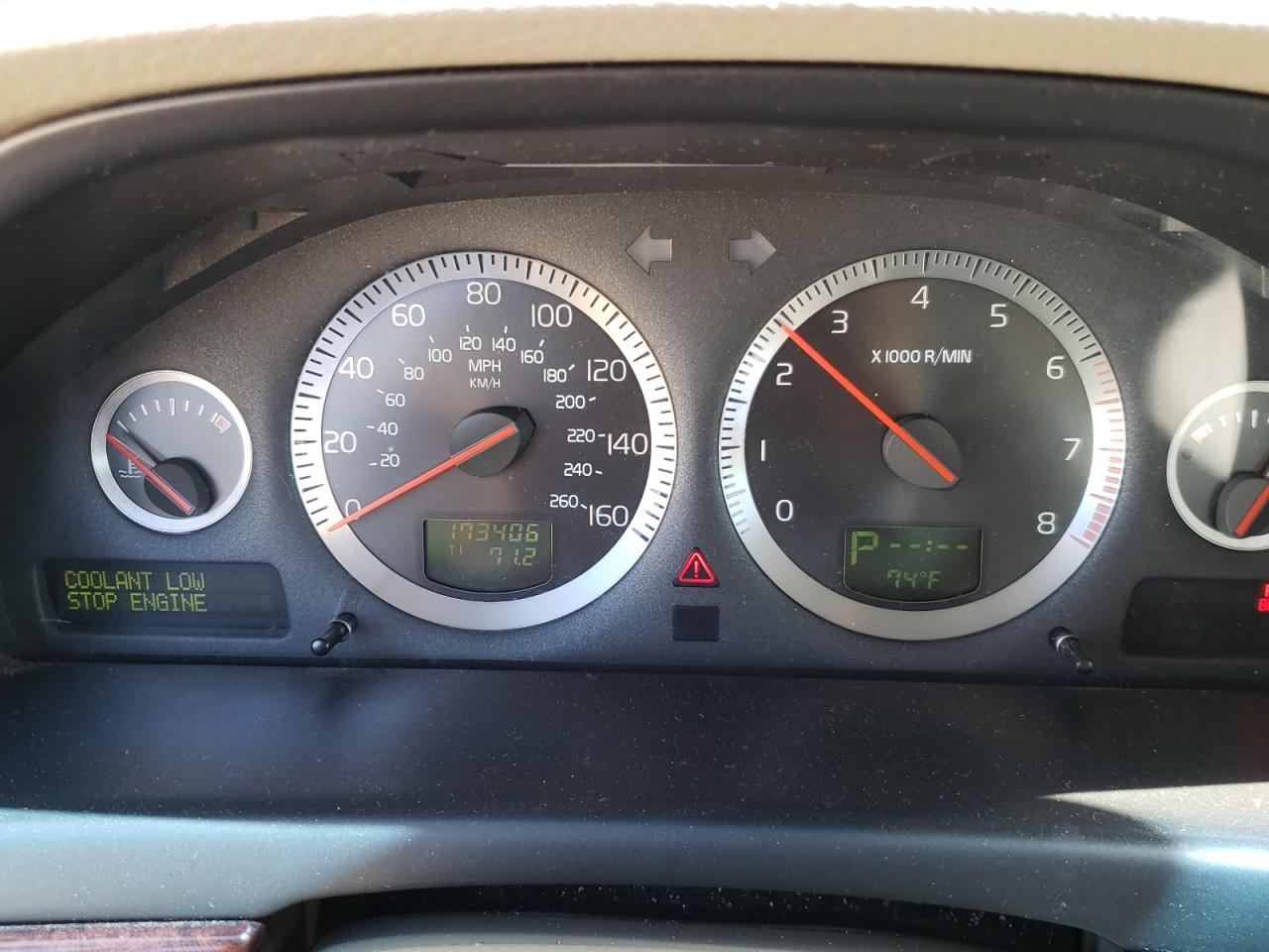 Photo 8 from auction – 2004 VOLVO S80 with VIN YV1TS92D041361945