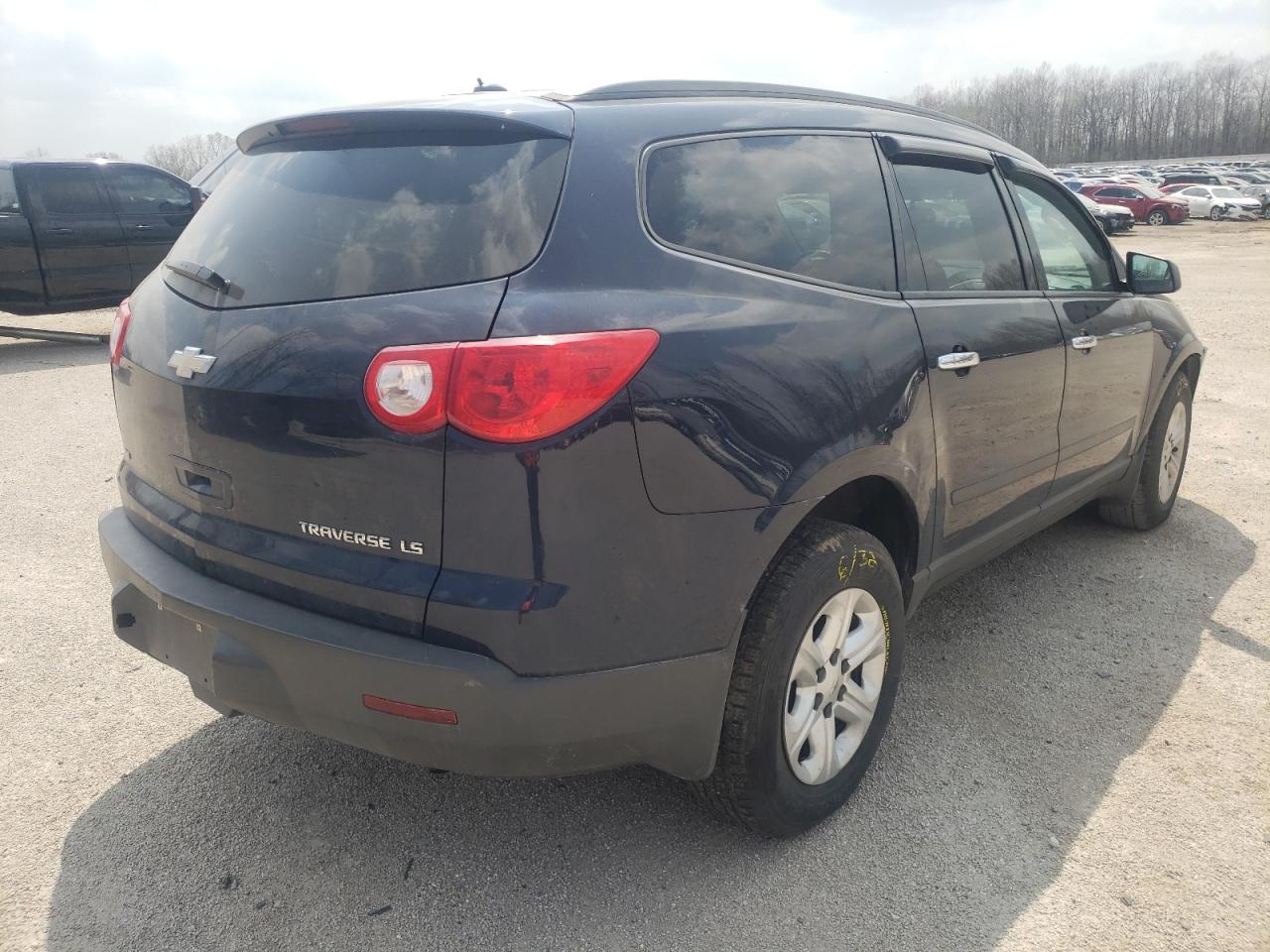 Photo 4 from auction – 2011 CHEVROLET TRAVERSE L with VIN 1GNKVEED3BJ306598