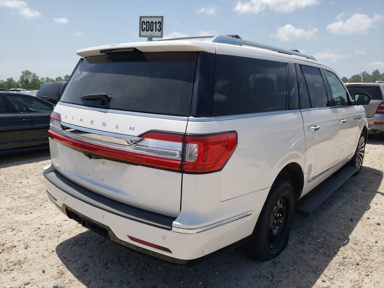 Photo 4 from auction – 2019 LINCOLN NAVIGATOR with VIN 5LMJJ3LT1KEL12187