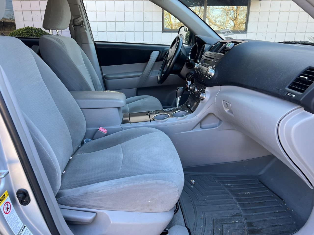 Photo 5 from auction – 2010 TOYOTA HIGHLANDER with VIN 5TDBK3EH5A0S37756