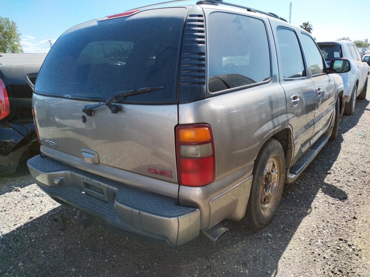 Photo 4 from auction – 2002 GMC DENALI with VIN 1GKEK63U92J333106