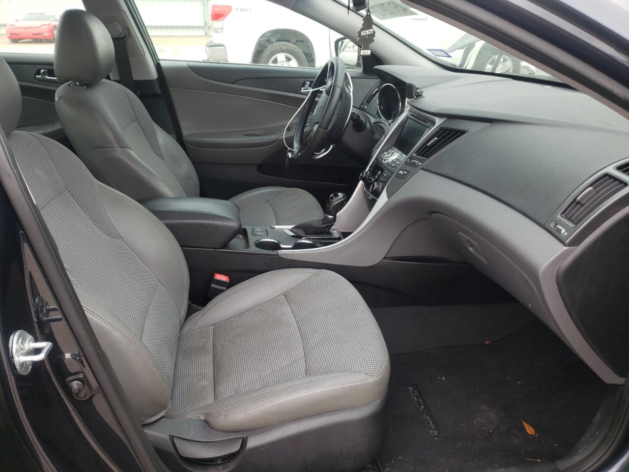Photo 5 from auction – 2013 HYUNDAI SONATA SE with VIN 5NPEC4AC2DH605417