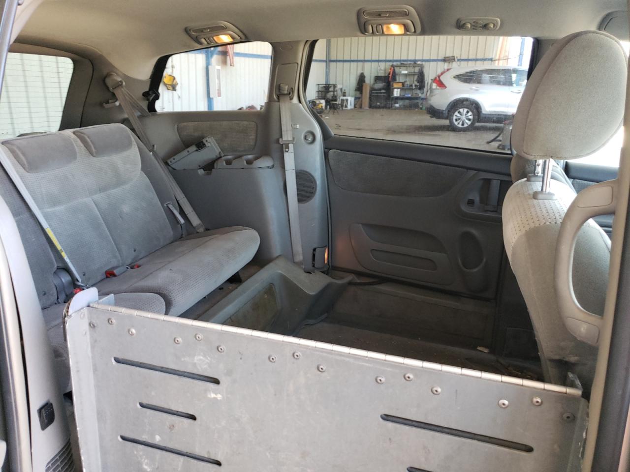 Photo 6 from auction – 2006 TOYOTA SIENNA with VIN 5TDZA23C46S577920