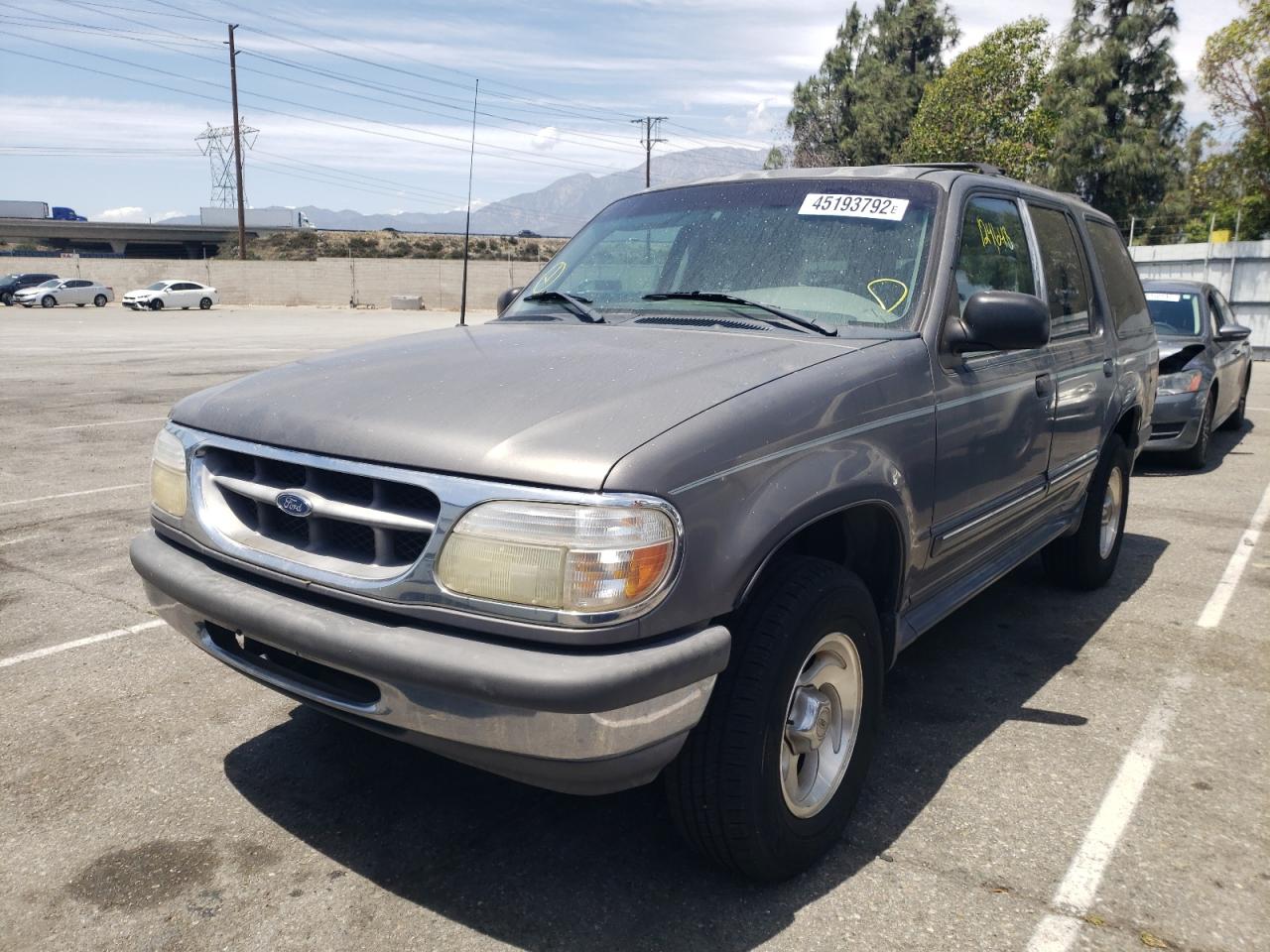 Photo 2 from auction – 1998 FORD EXPLORER with VIN 1FMZU32E0WZA35434